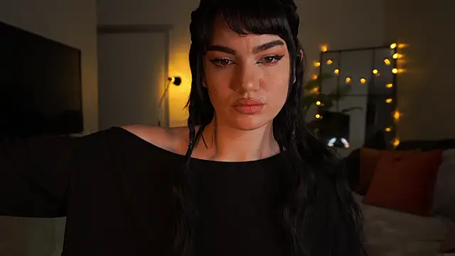 Snapshot of Heidi11 chatting on 10/10/25, 06:29 Heidi11 online show from 10/10/25, 06:29