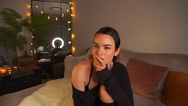 Snapshot of Heidi11 chatting on 10/19/25, 07:47 Heidi11 online show from 10/19/25, 07:47