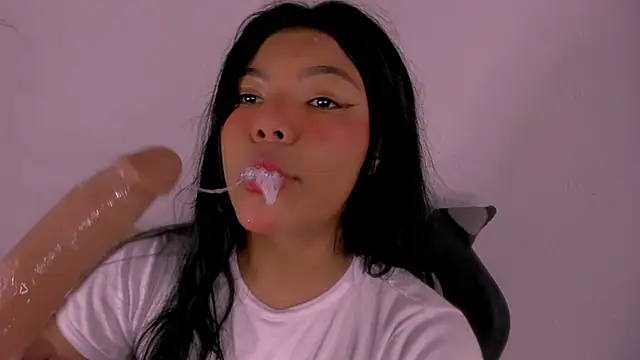 Snapshot of veky_saliva01 chatting on 10/22/25, 10:59 veky saliva01 online show from 10/22/25, 10:59