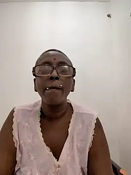 mamakarma1403 online show from 06/25/26, 05:12