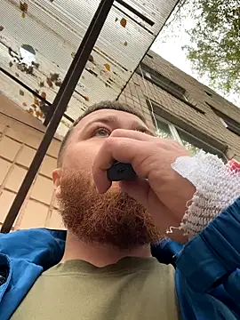 Snapshot of Artur6663 chatting on 10/21/25, 08:04 Artur6663 online show from 10/21/25, 08:04