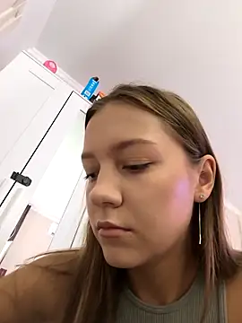 Snapshot of AliceBrayan chatting on 09/18/25, 05:09 AliceBrayan online show from 09/18/25, 05:09