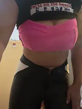 Snapshot of Gabizinhagirls chatting on 03/04/25, 10:46 Gabizinhagirls online show from 03/04/25, 10:46