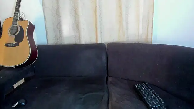 Henrikk senn online show from 11/05/25, 03:23