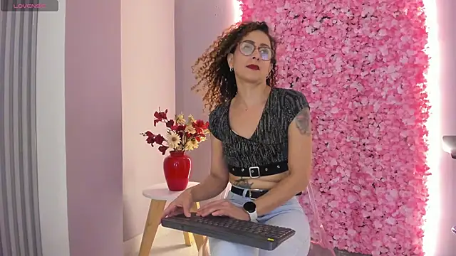 Angela donnato online show from 01/11/25, 03:55