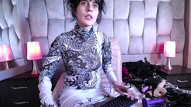 Snapshot of bellatrix25 chatting on 01/18/25, 08:30 bellatrix25 online show from 01/18/25, 08:30