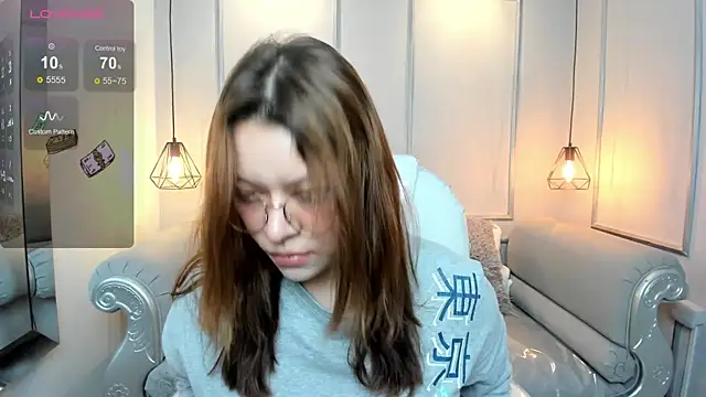 Lanna18 online show from 12/31/24, 11:42