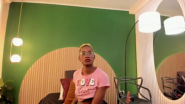 amber-hill online show from 11/15/25, 07:16