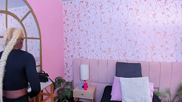 amber-hill online show from 11/28/25, 07:05