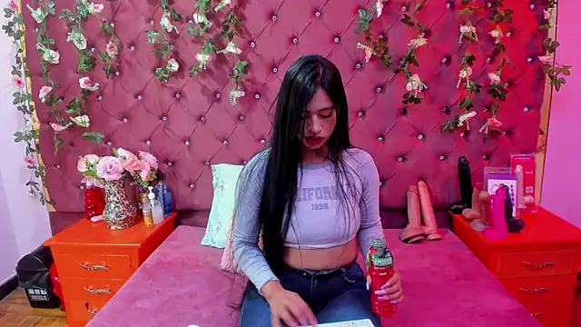 Mariana Prin online show from 09/25/25, 02:37