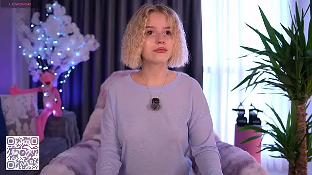 Snapshot of Dragonwind chatting on 12/14/25, 09:25 Dragonwind online show from 12/14/25, 09:25