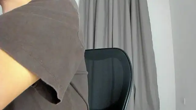 Snapshot of Joe23__ chatting on 10/07/25, 01:36 Joe23 online show from 10/07/25, 01:36