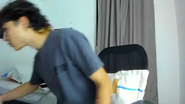 Snapshot of Joe23__ chatting on 10/19/25, 02:12 Joe23 online show from 10/19/25, 02:12