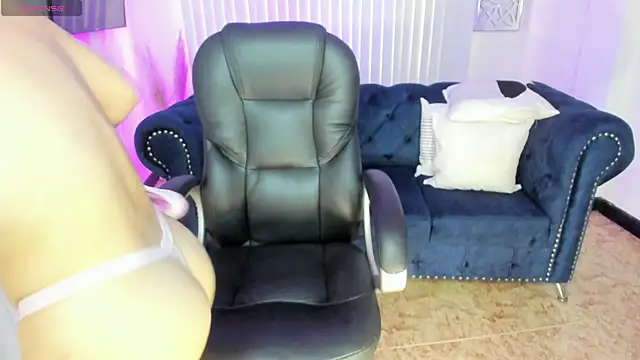 naomii campbell  online show from 12/13/24, 03:54