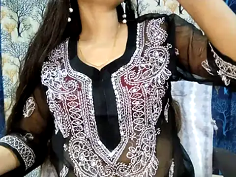 Snapshot of Aarvi_Arora chatting on 11/16/25, 11:27 Aarvi Arora online show from 11/16/25, 11:27