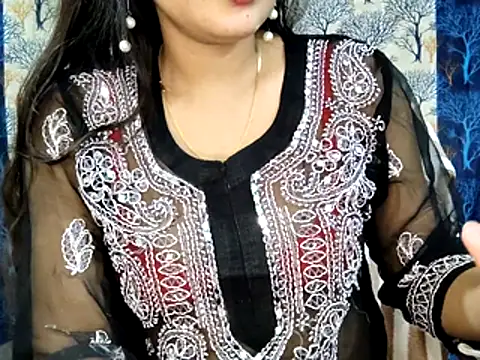 Snapshot of Aarvi_Arora chatting on 11/22/25, 10:14 Aarvi Arora online show from 11/22/25, 10:14