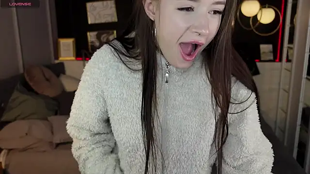 Lily Moonlight online show from 12/25/24, 02:23