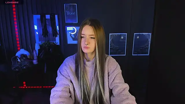 Lily Moonlight online show from 12/30/24, 11:37