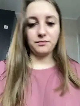 Strawberryyyyik online show from 12/09/24, 09:28