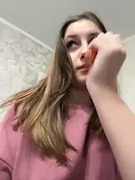 Strawberryyyyik online show from 12/23/24, 08:55
