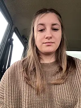 Strawberryyyyik online show from 12/28/24, 10:14