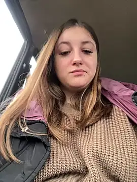 Strawberryyyyik online show from 01/03/25, 07:38