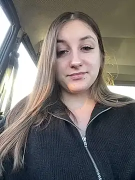 Strawberryyyyik online show from 01/05/25, 11:59