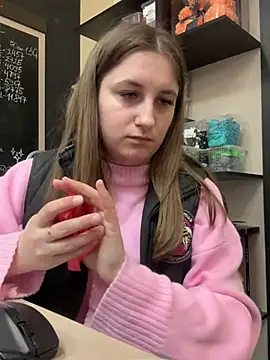 Strawberryyyyik online show from 03/19/25, 09:38
