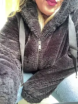 ZoeMesmerize online show from 12/16/24, 08:52