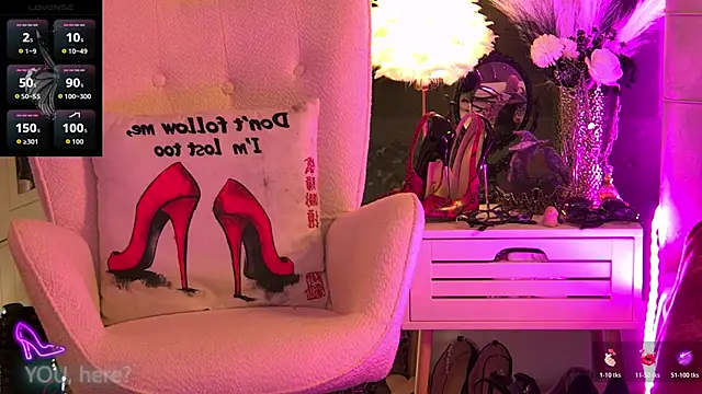 Snapshot of ZoeMesmerize chatting on 10/31/25, 06:47 ZoeMesmerize online show from 10/31/25, 06:47