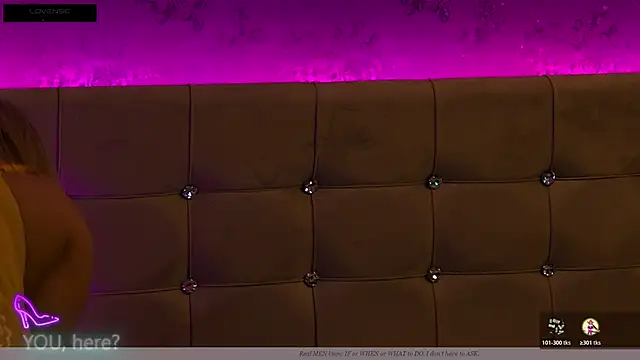 Snapshot of ZoeMesmerize chatting on 11/10/25, 04:00 ZoeMesmerize online show from 11/10/25, 04:00