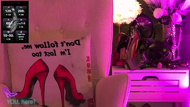 Snapshot of ZoeMesmerize chatting on 11/12/25, 04:02 ZoeMesmerize online show from 11/12/25, 04:02