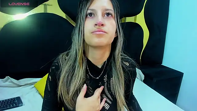 GiaRoussel online show from 10/31/25, 03:02