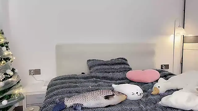 Fish   online show from 02/11/25, 03:08