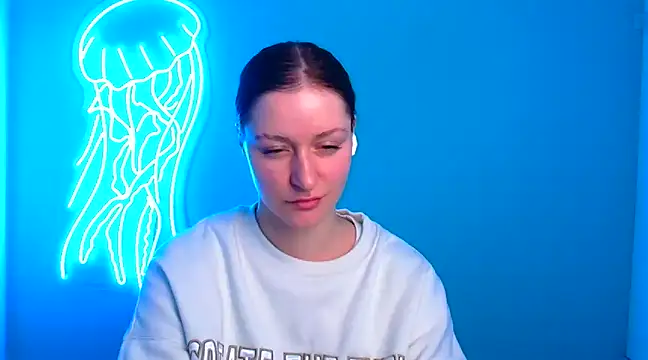 Snapshot of Fantasy_July chatting on 12/19/24, 04:24 Fantasy July online show from 12/19/24, 04:24