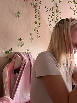 Snapshot of -Sexy_Barbie- chatting on 10/13/25, 03:06 -Sexy Barbie- online show from 10/13/25, 03:06