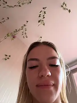 Snapshot of -Sexy_Barbie- chatting on 10/27/25, 02:37 -Sexy Barbie- online show from 10/27/25, 02:37