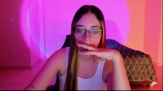 Snapshot of atenas_05_ chatting on 09/17/25, 09:33 atenas 05 online show from 09/17/25, 09:33