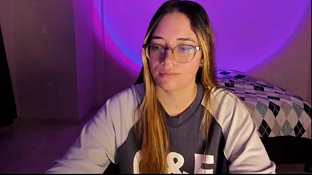 Snapshot of atenas_05_ chatting on 10/11/25, 09:30 atenas 05 online show from 10/11/25, 09:30