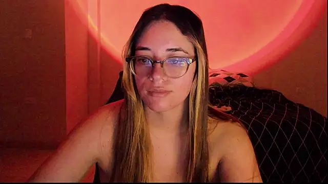 Snapshot of atenas_05_ chatting on 10/14/25, 09:21 atenas 05 online show from 10/14/25, 09:21