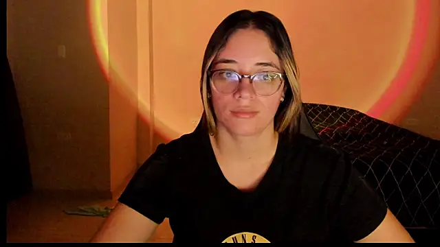 Snapshot of atenas_05_ chatting on 10/17/25, 09:34 atenas 05 online show from 10/17/25, 09:34