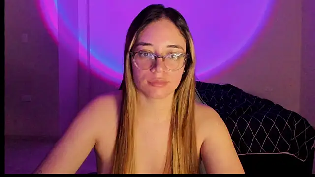 Snapshot of atenas_05_ chatting on 10/18/25, 09:32 atenas 05 online show from 10/18/25, 09:32