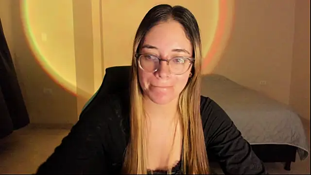 Snapshot of atenas_05_ chatting on 10/25/25, 09:28 atenas 05 online show from 10/25/25, 09:28