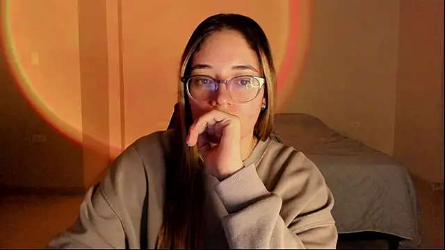 Snapshot of atenas_05_ chatting on 10/28/25, 09:24 atenas 05 online show from 10/28/25, 09:24