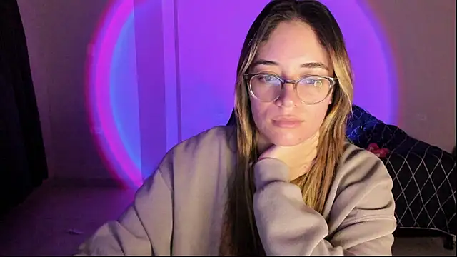 Snapshot of atenas_05_ chatting on 11/04/25, 09:19 atenas 05 online show from 11/04/25, 09:19