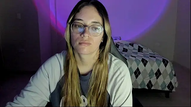 Snapshot of atenas_05_ chatting on 11/07/25, 09:42 atenas 05 online show from 11/07/25, 09:42