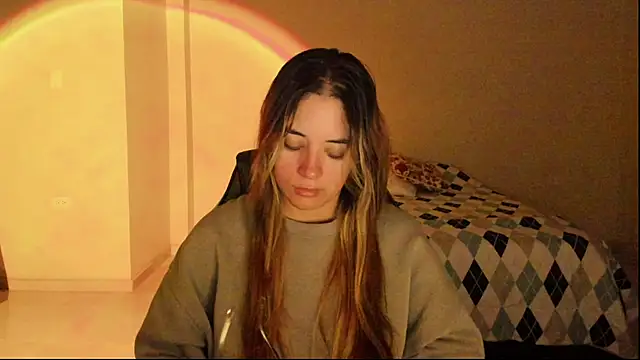 Snapshot of atenas_05_ chatting on 11/08/25, 09:31 atenas 05 online show from 11/08/25, 09:31