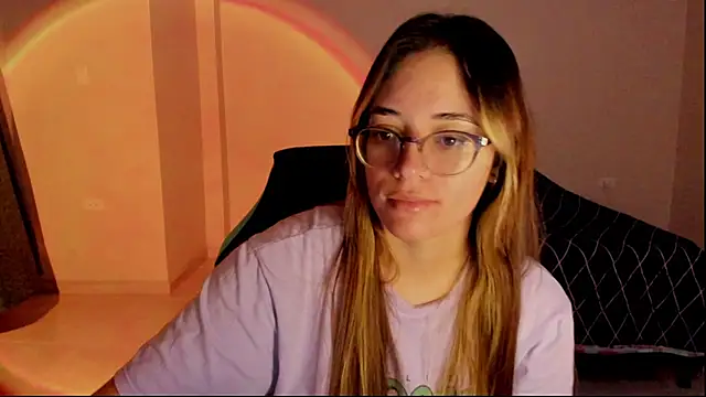 Snapshot of atenas_05_ chatting on 11/09/25, 09:40 atenas 05 online show from 11/09/25, 09:40