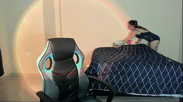 Snapshot of atenas_05_ chatting on 11/10/25, 10:53 atenas 05 online show from 11/10/25, 10:53