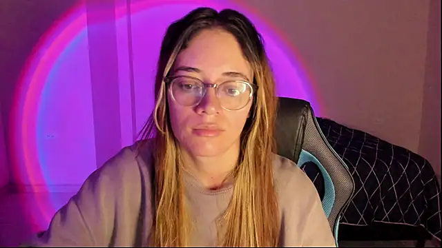 Snapshot of atenas_05_ chatting on 11/12/25, 09:32 atenas 05 online show from 11/12/25, 09:32